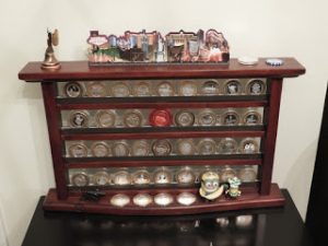 Display cabinet for silver strikes